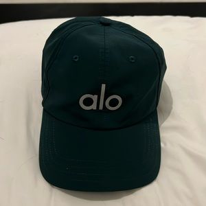 Alo yoga hat - mid night green color